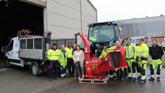 Medewerkers van het lokaal bestuur, bevoegde schepen voor groenbeheer en de houthakselaar